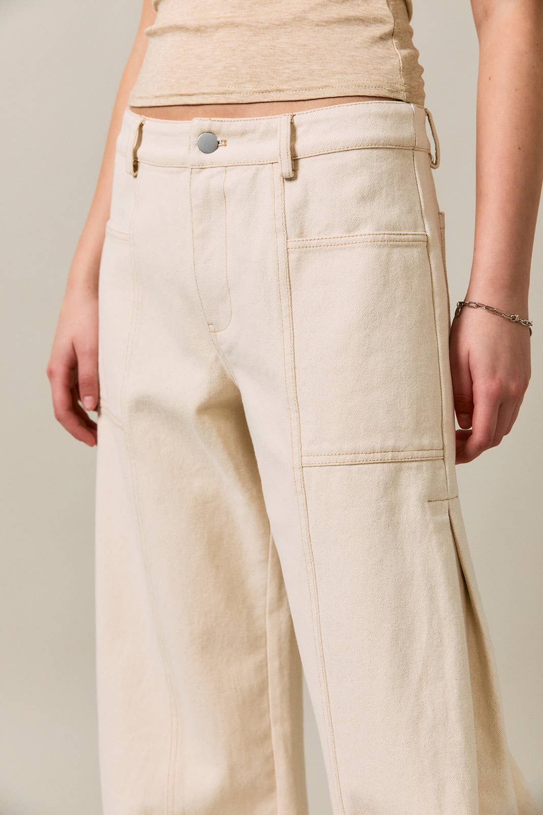 MID-WAISTED SIDE PLEATED DETAIL PANTS: NATURAL