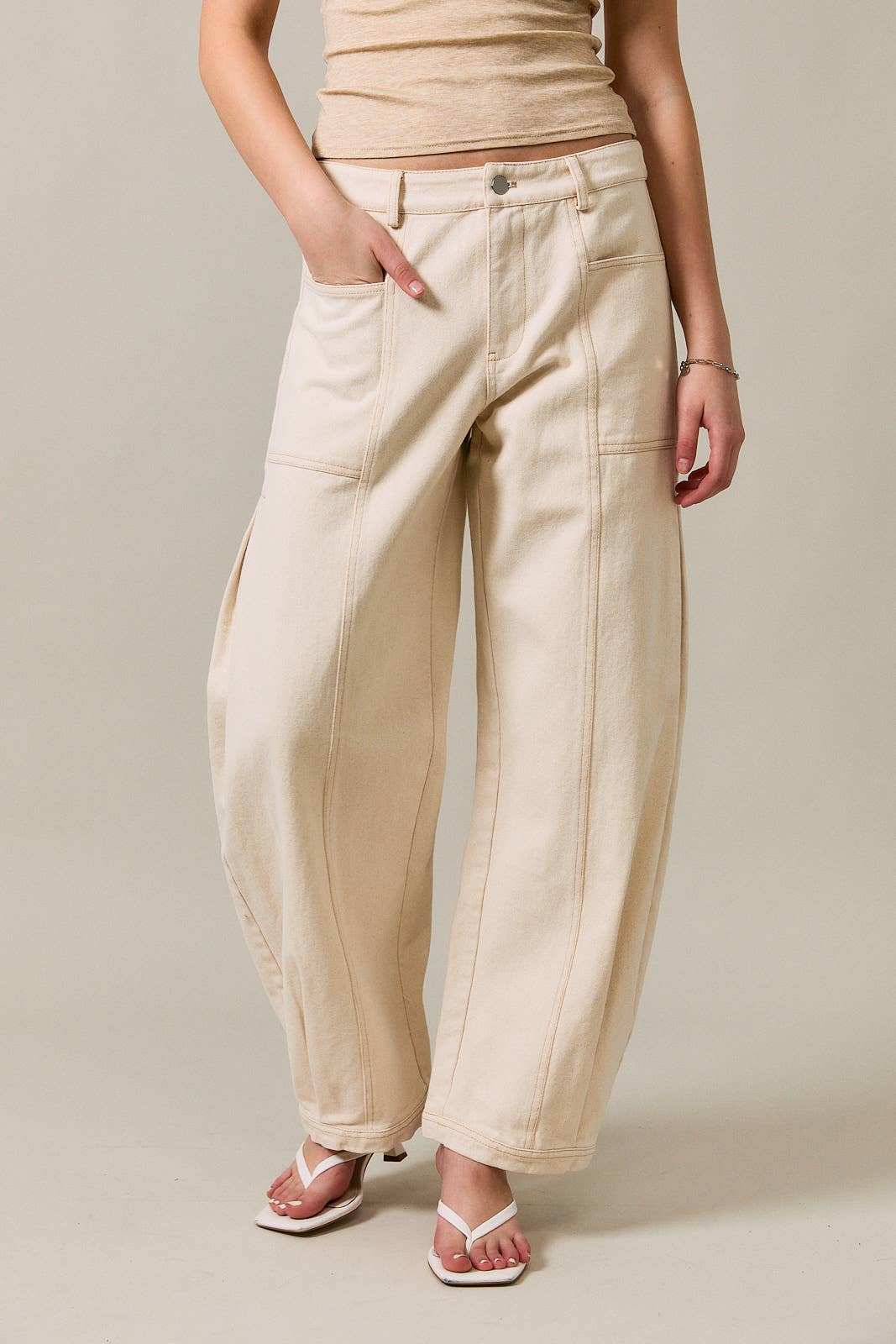 MID-WAISTED SIDE PLEATED DETAIL PANTS: NATURAL